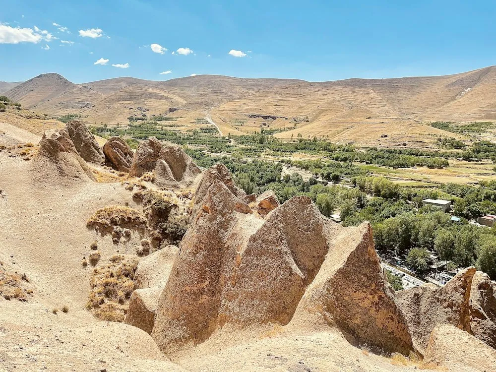 کوهستان و مسیر طبیعتگردی